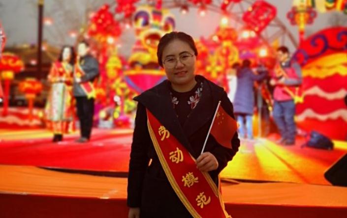 西安年·最中国 | 致敬最美劳动者——缤纷鸟董事长杜丽萍作为劳模代表参加迎新春赏灯展活动